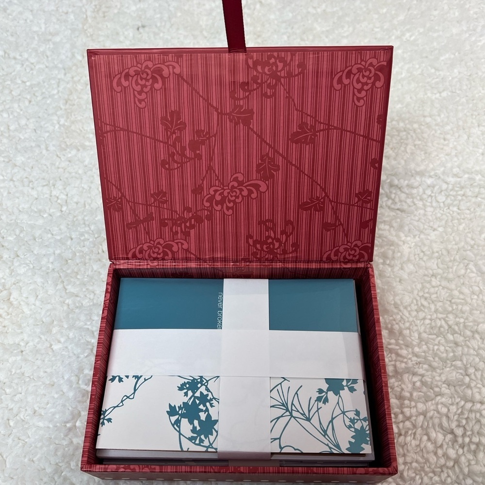 MQ Publications "LOVE" Quality Boxed Notecards with Envelopes - Picture 3 of 11
